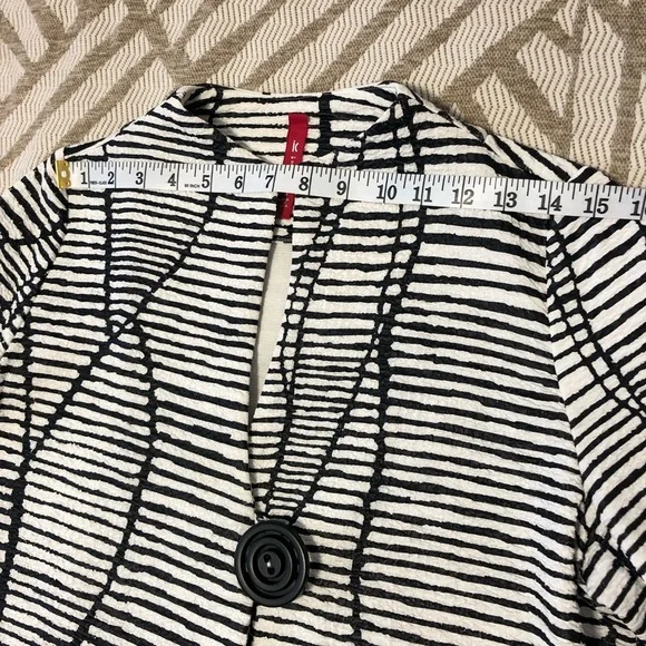 IC by Connie K Black and White Stripped & Textured Blazer - Picture 16 of 16
